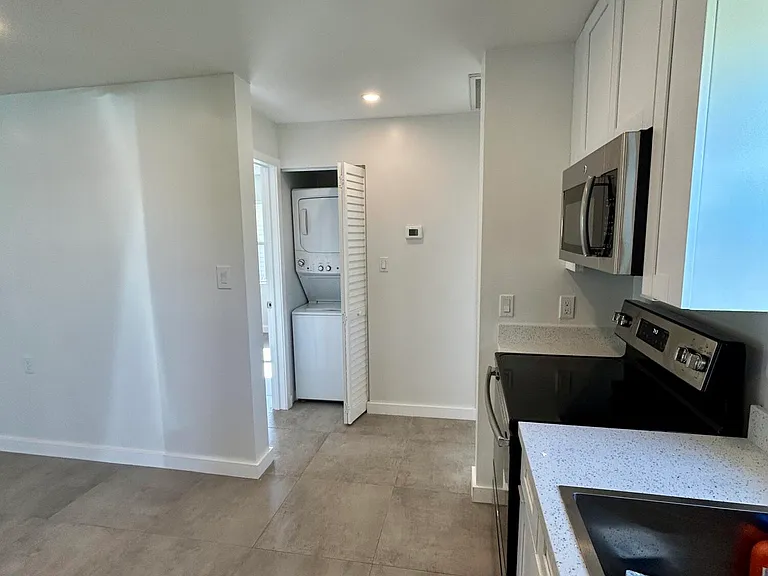 1134 6th St — Photo 3