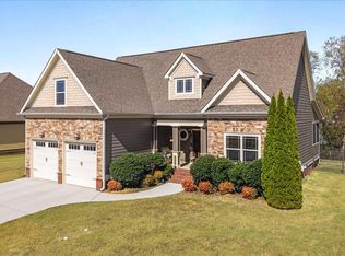 8859 Seven Lakes Dr, Ooltewah, TN 37363