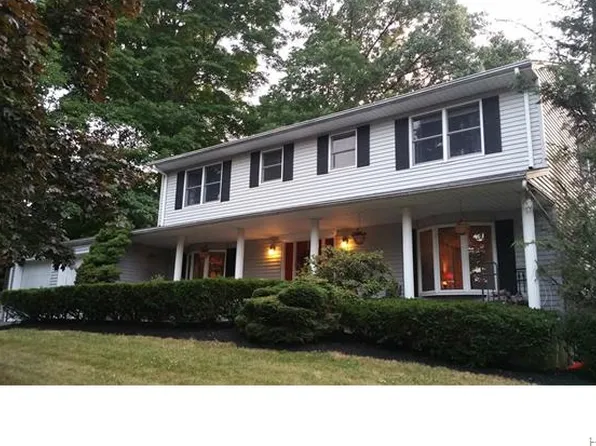 15 Lancaster Dr, Suffern, NY 10901