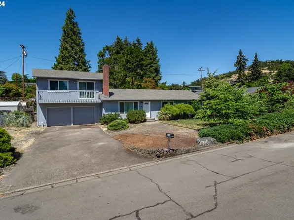 2166 NW Luth St, Roseburg, OR 97471
