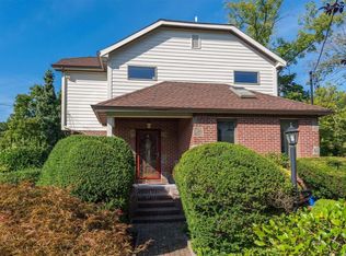 7 Portland Pl, Cold Spring Harbor, NY 11724