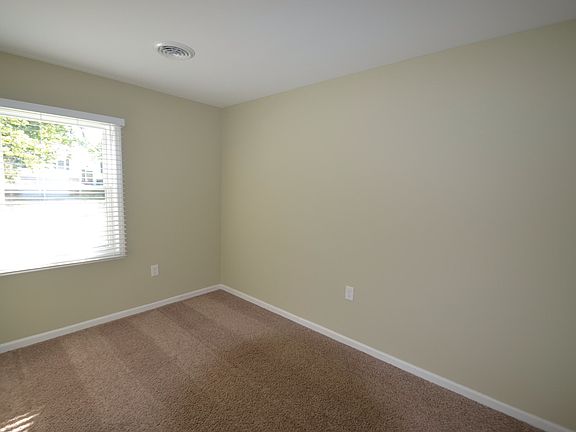 5th image of 800 E Streamwood Blvd