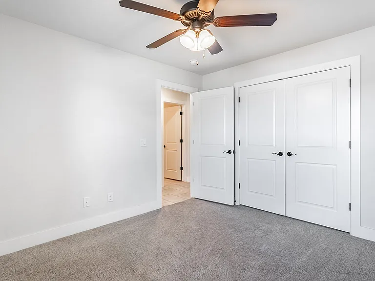1100 Huntleigh Dr — Photo 11