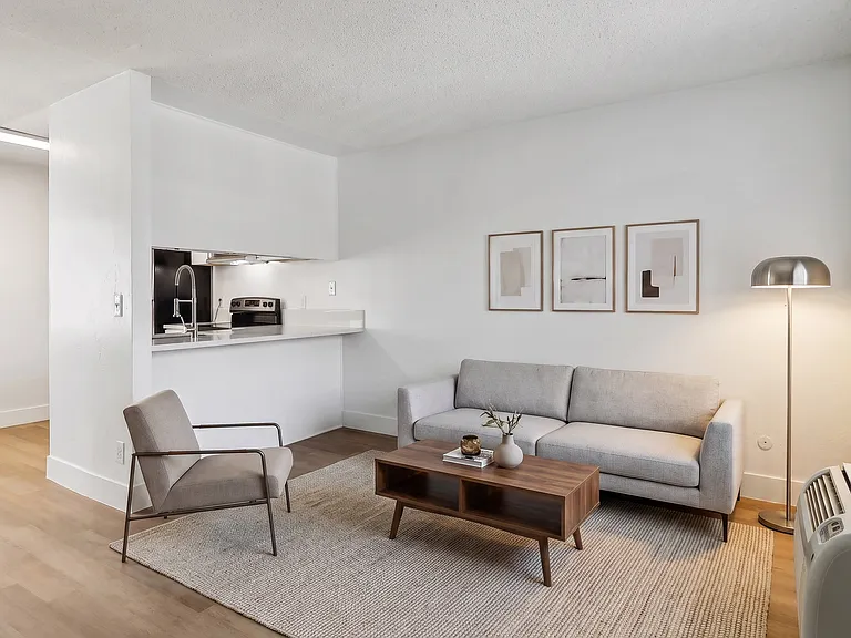 Terre at 1037 Peach — Photo 7