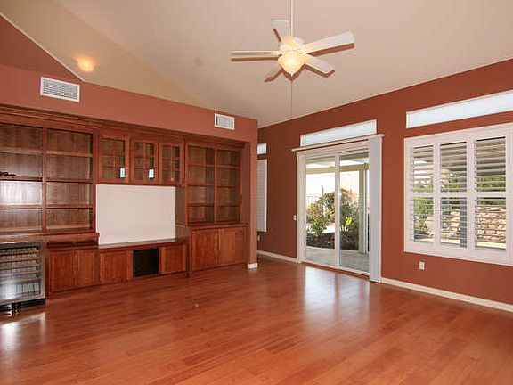 5th image of 210 Albion Ct