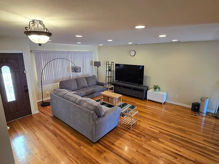 18 Barbara Dr — Photo 8