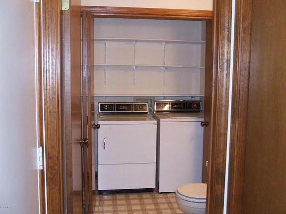 4th image of 17557 Parkwood Unit B