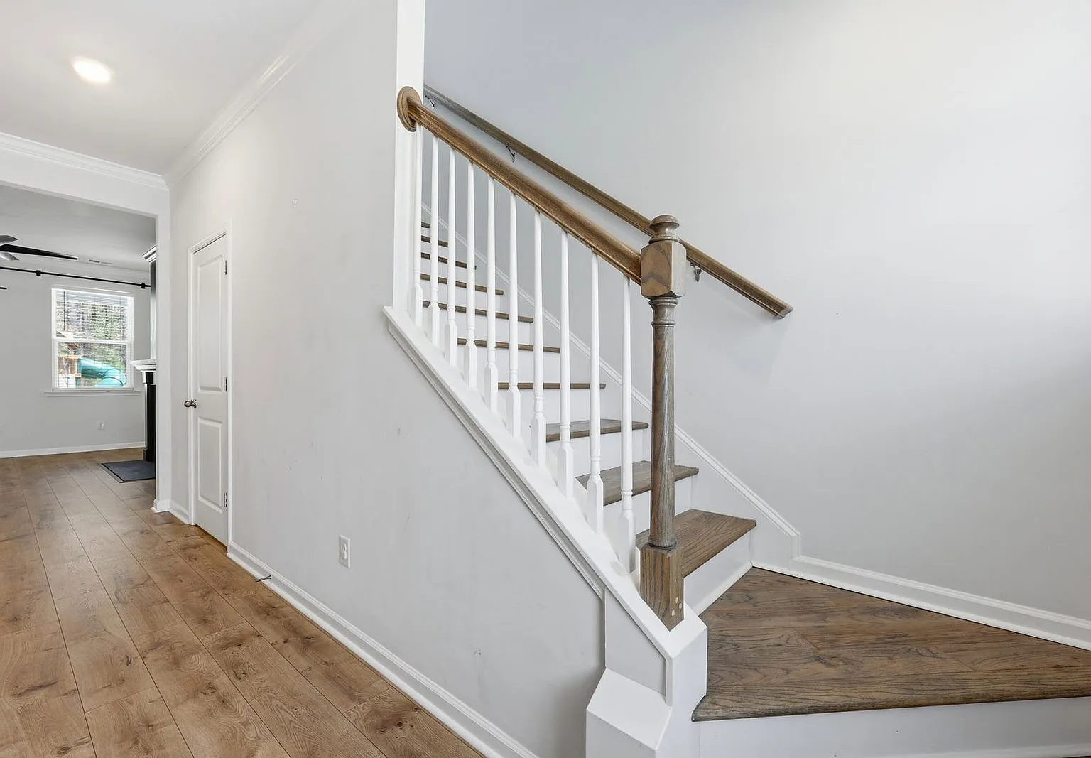 3 bed, 2.5 bath, 1749 sqft, $2,500 — Photo 2