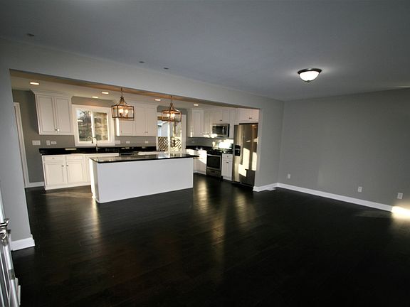 3rd image of 425 Fairlane Dr