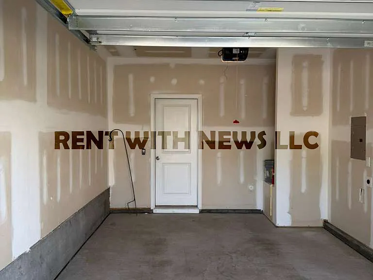 115 Hunston Dr — Photo 36