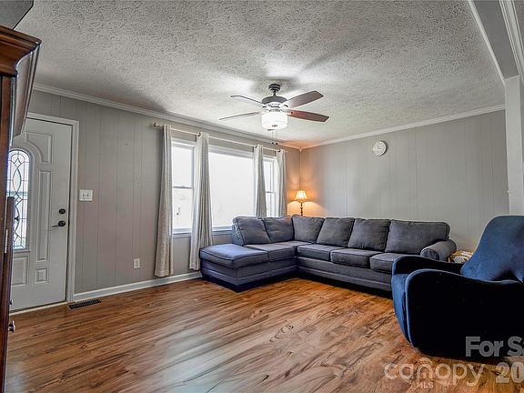 4th image of 111 Dyer Dr