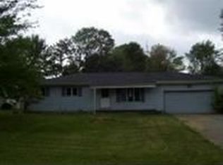 135 S Colonial Dr, Cortland, OH
