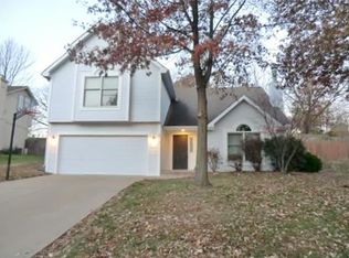6916 NW Pleasant View Ct, Parkville, MO 64152