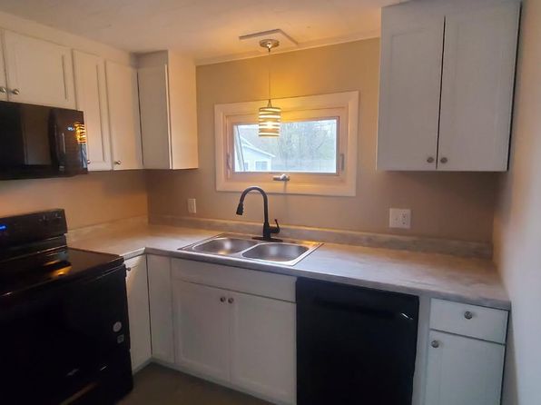 4 Reed St #1, Springvale, ME 04083