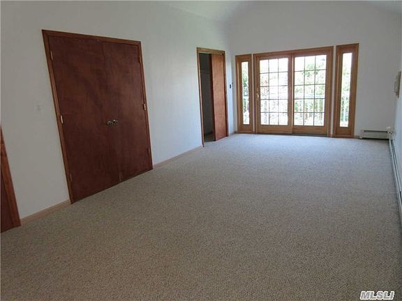 4th image of 683 Irving St
