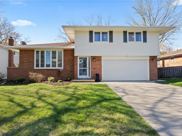 21761 Elizabeth Ave, Fairview Park, OH 44126