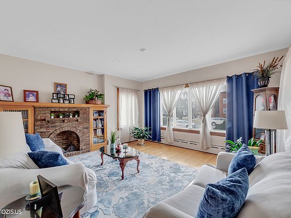 4th image of 2457 N Nordica Ave