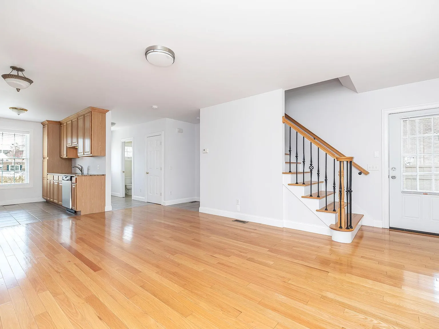 3 bed, 2.5 bath, 1640 sqft, $2,900 — Photo 3