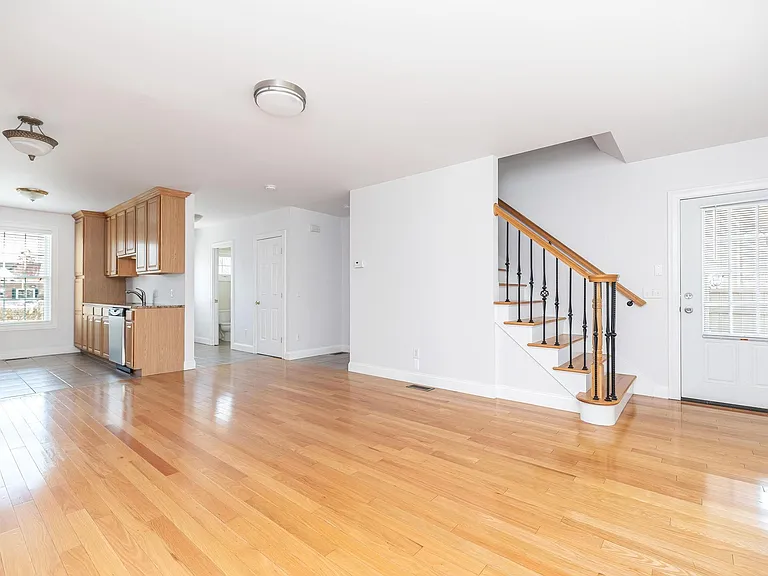 54 E Silver St #B — Photo 3