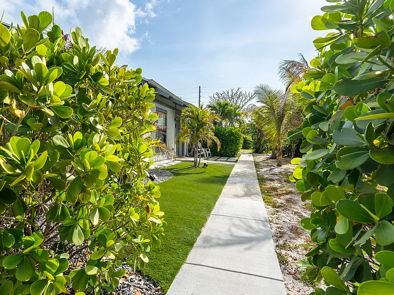 414 N Cypress Dr #D — Photo 30