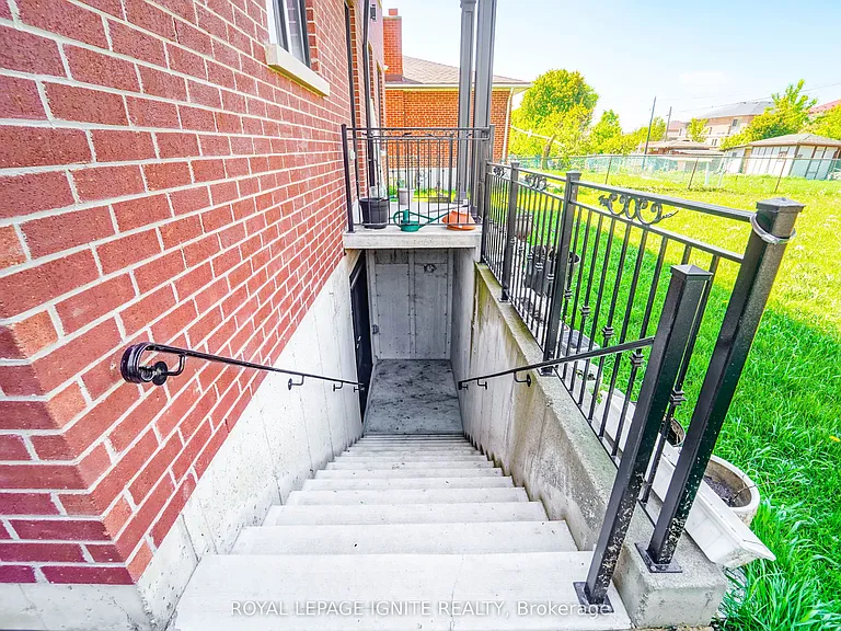 300 Cornelius Pkwy #BASEMENT — Photo 17