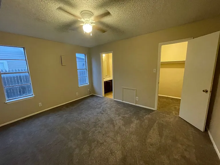 8623 Holiday Dr — Photo 6