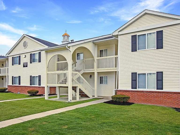 Steeplechase Apartments and Townhomes — Photo 20