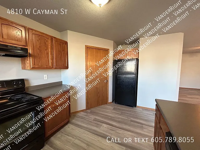 4810 W Cayman St — Photo 6