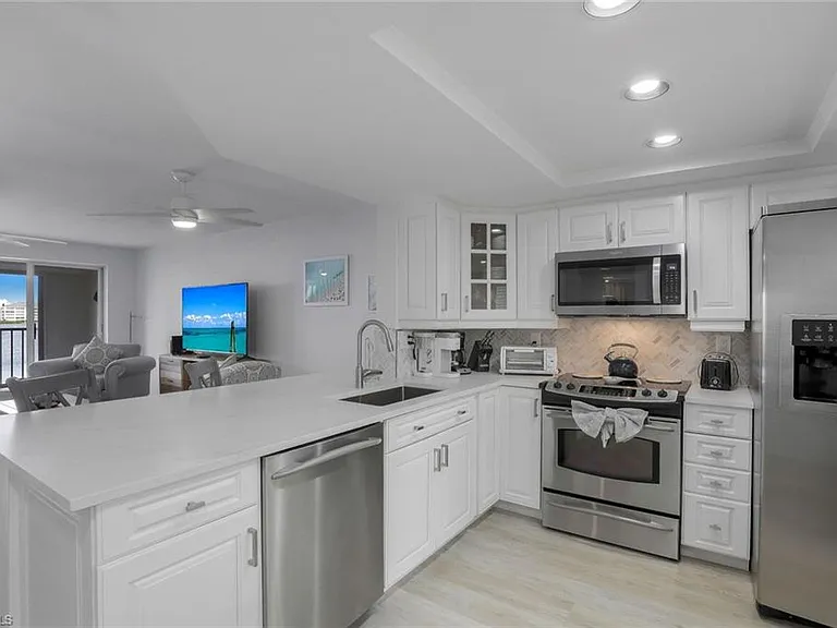 9101 Vanderbilt Dr #203 — Photo 6