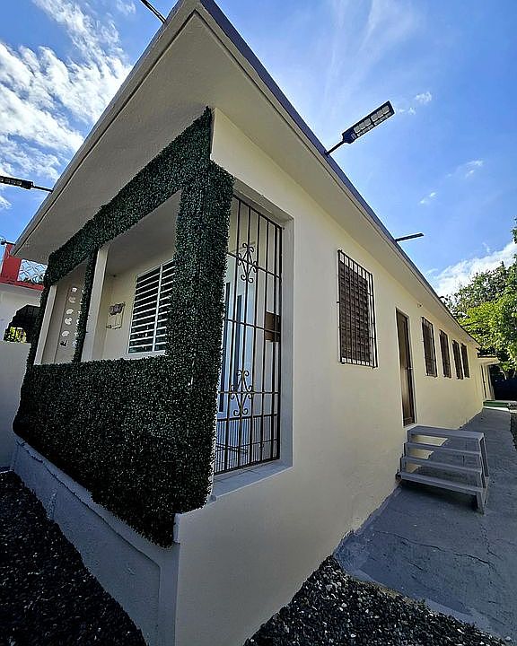 1st image of 1064 Calle Del Gdn