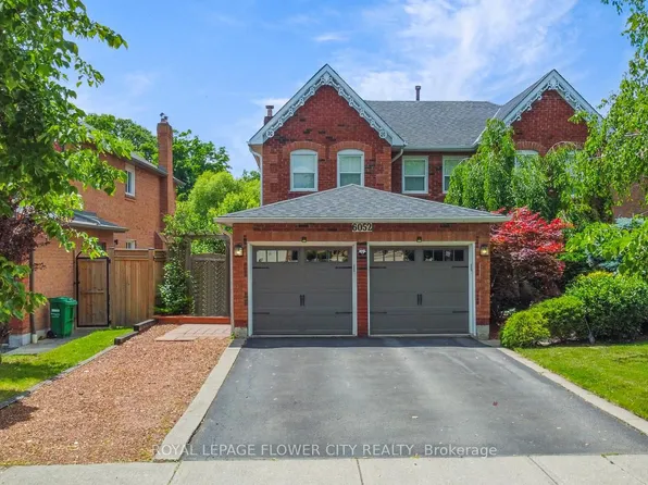 6052 Saint Ives Way, Mississauga, ON L5N 4M1