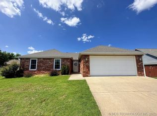 1208 Pebbles Ln, Tahlequah, OK 74464
