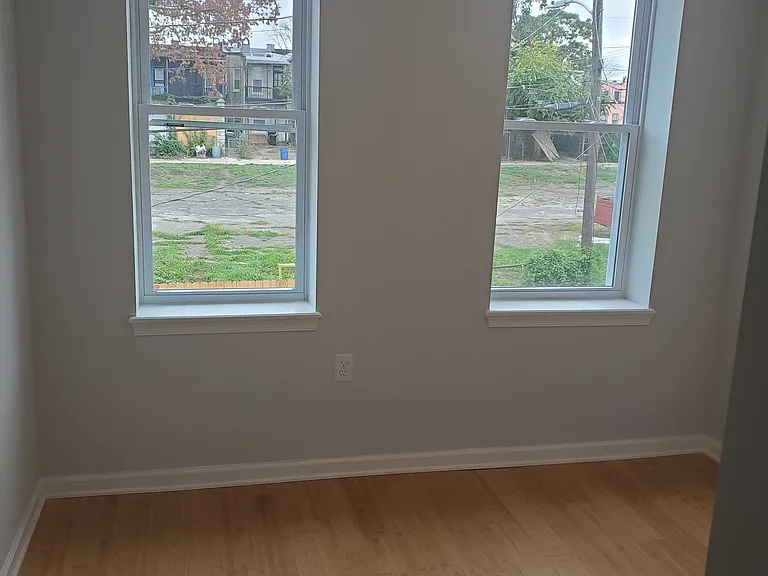 2823 Winchester St — Photo 4