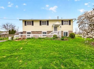 226 Lowden Point Rd, Rochester, NY 14612