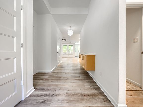 3rd image of 115 Vaughn Ln