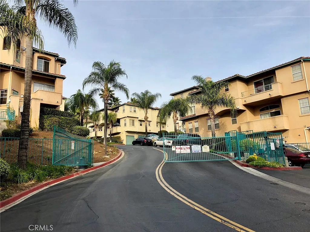 2 bed, 1060 sqft, $2,950 — Photo 2