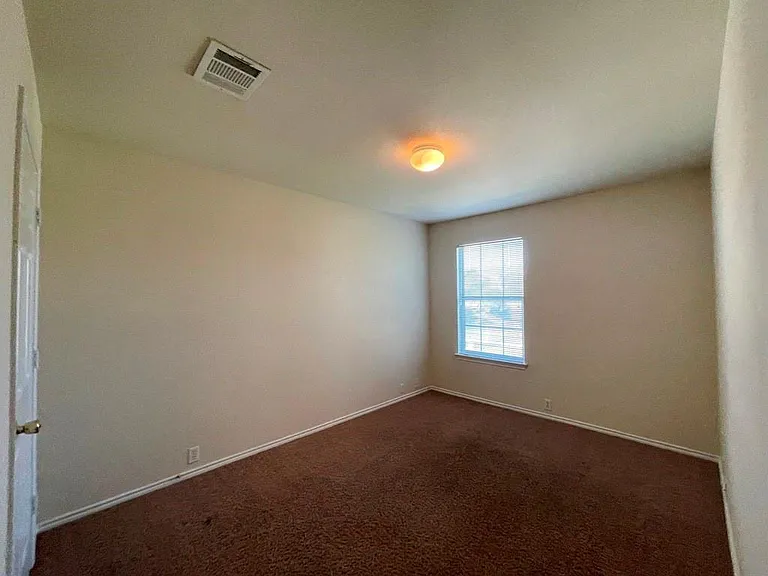 251 Utterback #B — Photo 23