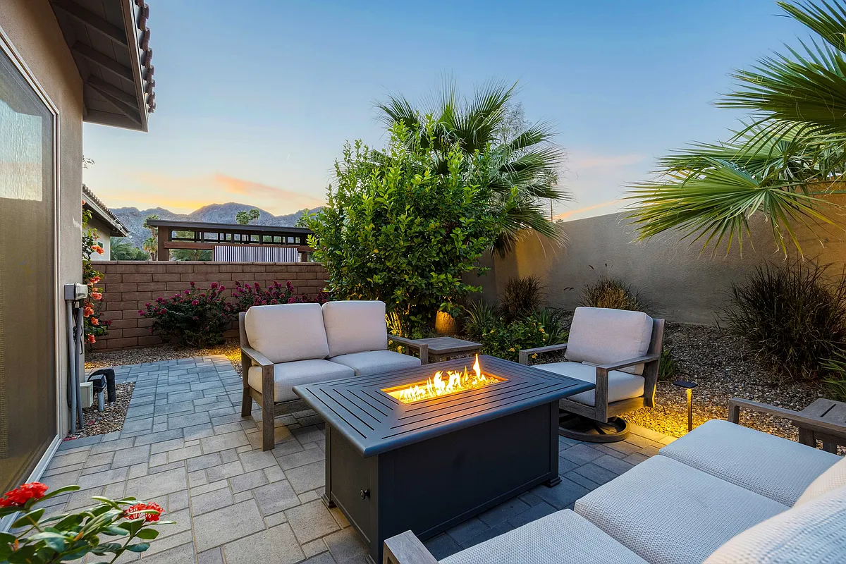 Outdoor Fire Pit - 80034 Champions Way