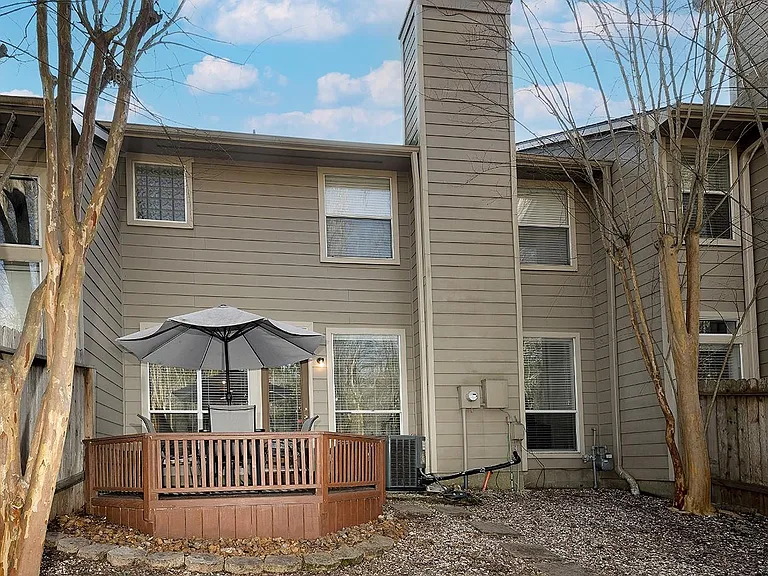 174 N Valley Oaks Cir — Photo 22