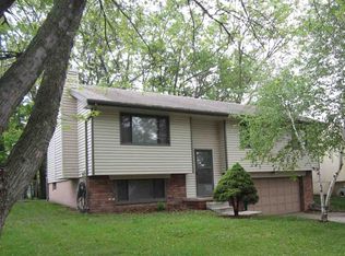 8801 Bayberry Rd, La Vista, NE 68128