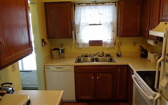 4th image of 1045 Northfield Dr