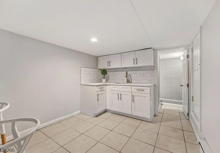526 Jackson Ave #2 — Photo 2