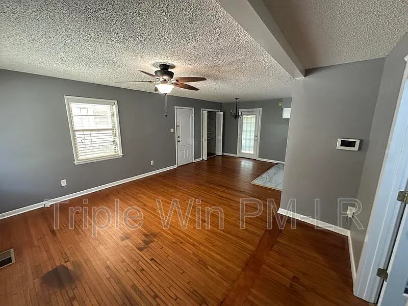 2 bed, 1.5 bath, 1050 sqft, $1,475 — Photo 2
