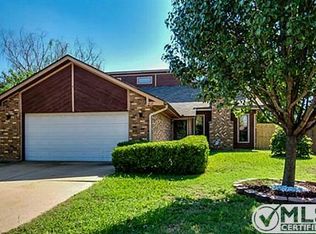 212 Valley Forge Ln, Arlington, TX 76002