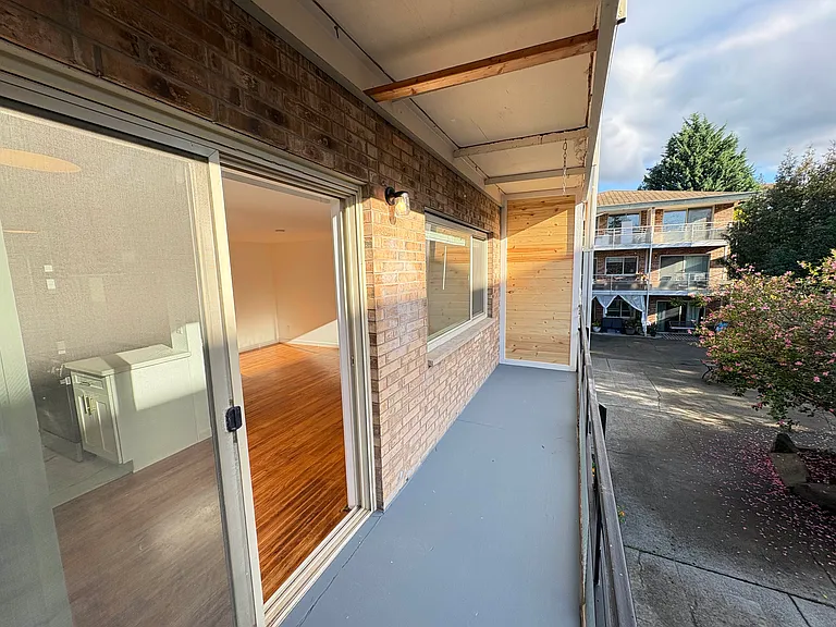2345 Minor Ave E #14 — Photo 25