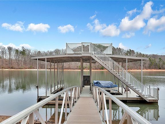 3rd image of 1007 Summer Pl