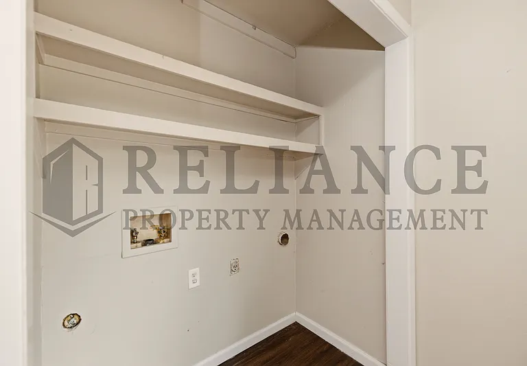 903 E Osie St — Photo 15