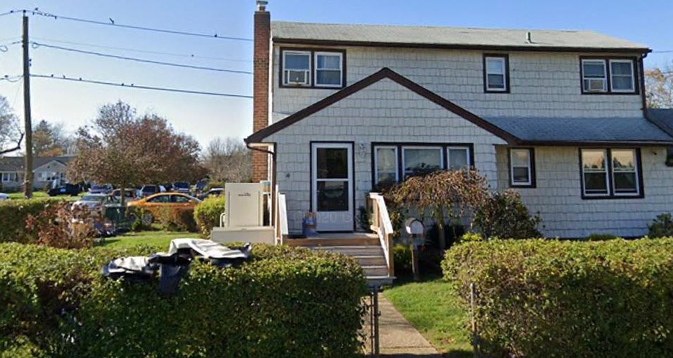 1st image of 28 Mayflower Dr Floor 2