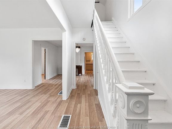 4th image of 58 McDonald St