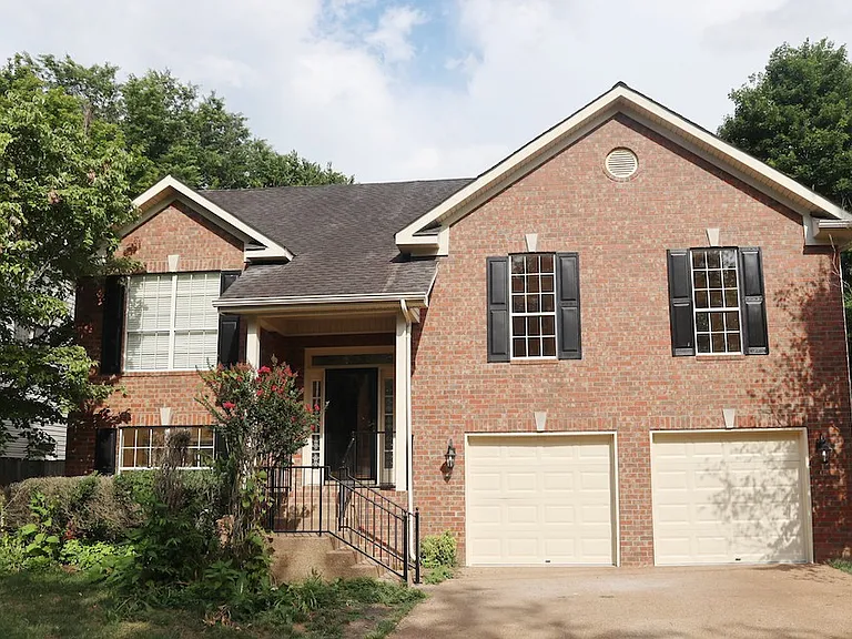 1406 Clairmonte Cir — Photo 1